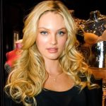 Candice-Swanepoel_2010-03-31_VictoriasSecretStoreChicago_photo-by-Adam_Bielawski_(cropped)