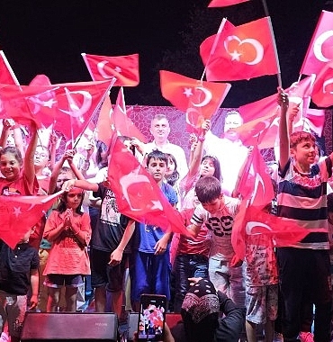 15-temmuz-demokrasi-ve-milli-birlik-gunu-golcukte-coskuyla-kutlandi.jpg