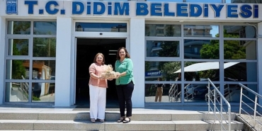 afyonkarahisar-belediye-baskani-burcu-koksal-didim-belediye-baskani-hatice-gencayi-ziyaret-etti.jpg