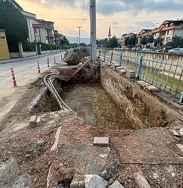 akarca-deresi-uzerine-yaya-koprusu-yapiliyor.jpg