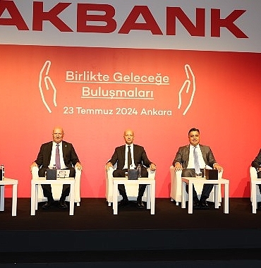 akbank-is-dunyasinin-liderleriyle-birlikte-gelecegi-sekillendirmeye-devam-ediyor.jpg