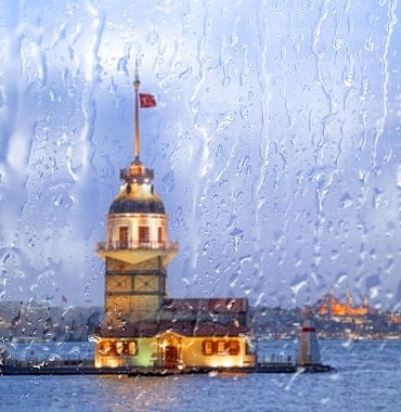 akom-istanbulda-aksam-saatlerinden-itibaren-gok-gurultulu-saganak-yagmur-uyarisi.jpg