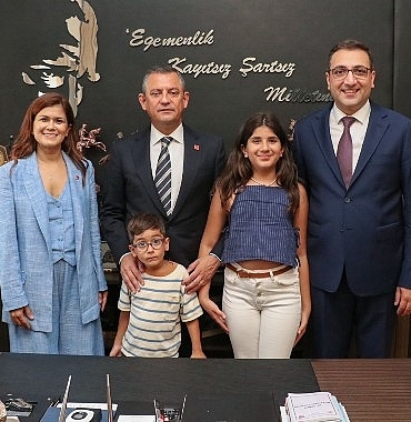 balcova-belediye-baskani-onur-yigit-ozgur-ozeli-ziyaret-etti.jpg