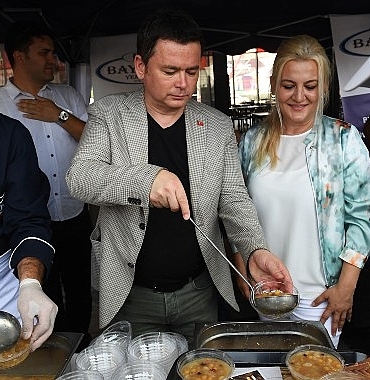 baskan-aydin-vatandaslara-asure-dagitti.jpg