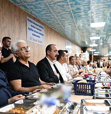 baskan-bocek-oruc-lokmasina-katildi.jpg