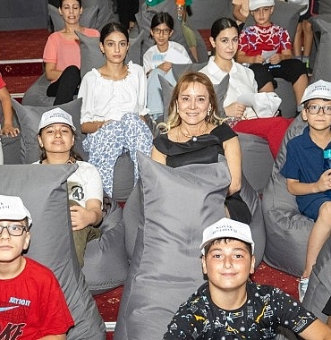 baskan-mutlu-bilim-merkezinde-cocuklarla-bulustu.jpg