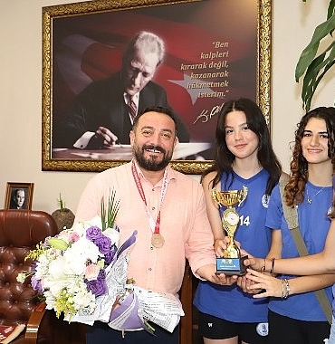 baskan-turan-kiz-voleybol-takimimizin-basarisini-kutluyoruz.jpg