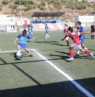 bayraklida-u-12-cup-futbol-turnuvasi-heyecani.jpg