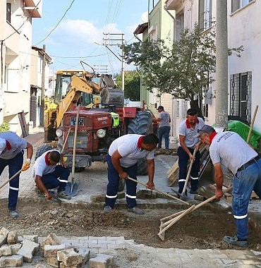 burhaniye-belediyesi-fen-isleri-mudurlugu-ekipleri-ilce-genelinde-yol-calismalarina-araliksiz-devam-ediyor.jpg