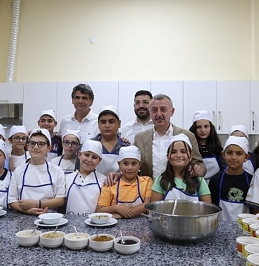buyukakin-ko-mek-ev-becerileri-atolyesini-ziyaret-etti.jpg