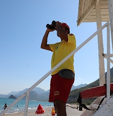 buyuksehirin-17-plajina-mavi-bayrak.jpg
