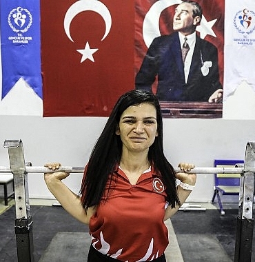 cankaya-belediyesinin-gorme-engelli-milli-sporcusu-bircan-simsek-dunya-sampiyonasina-hazirlaniyor.jpg