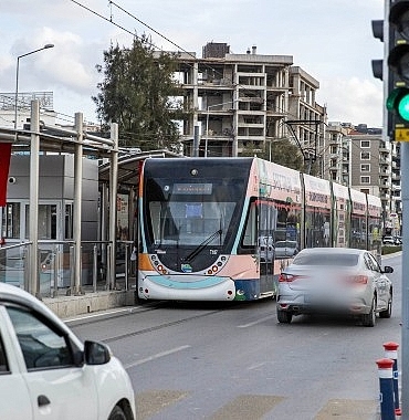 cigli-ve-karsiyaka-tramvay-hatlarinda-aktarmasiz-ulasim-kolayligi-basliyor.jpg