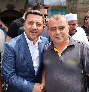 cuma-namazini-restorasyon-calismalari-tamamlanan-asagi-bekdik-camiinde-kilan-nevsehir-belediye-baskani-rasim-ari-namaz-sonrasinda-asure-dagitimina-katildi.jpg