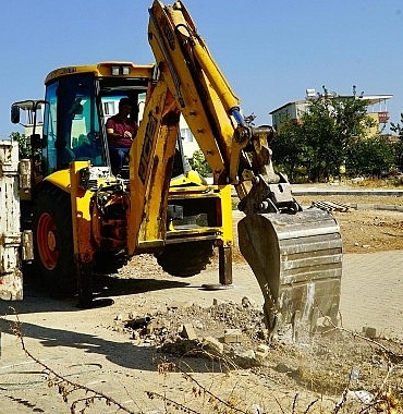 didim-belediyesi-fen-isleri-mudurlugu-ekipleri-tarafindan-surdurulen-yol-yapim-ve-bakim-calismalari-tum-hiziyla-devam-ediyor.jpg