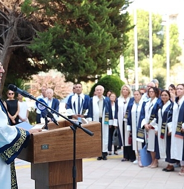 dokuz-eylul-universitesi-deu-42nci-kurulus-yil-donumunu-rektorluk-yerleskesinde-duzenledigi-toren-programiyla-kutladi.jpg