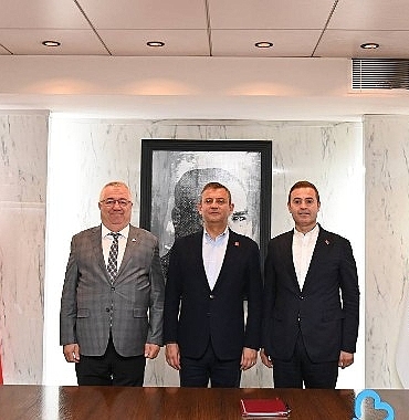 edremit-belediye-baskani-mehmet-ertas-chp-genel-baskani-ozgur-ozelin-balikesir-ziyaretine-katildi.jpg