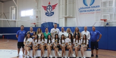 ege-atletik-spor-kulubu-yildiz-kiz-voleybol-takimi-2023-2024-sezonu-izmir-sampiyonu-oldu.jpg