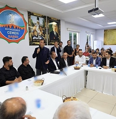 ekrem-imamoglu-buyukcekmece-cemevinde-alevi-vatandaslarin-muharrem-matemi-lokmasina-ortak-oldu.jpg