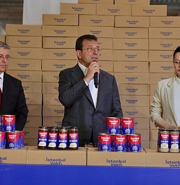 ekrem-imamoglu-istanbul-vakfinin-5nci-kez-duzenledigi-kurban-bagisindan-elde-edilen-konserveleri-200-bin-haneye-ulasti.jpg