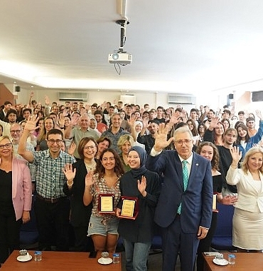 eu-eczacilik-fakultesi-yeni-ogrencilerini-bekliyor.jpg
