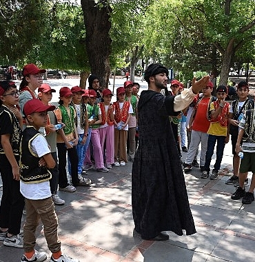 genc-komek-ogrencileri-konyanin-tarihi-sahsiyetlerini-yakindan-taniyor.jpg