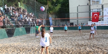 golcuk-belediyesi-yaz-spor-etkinlikleri-kapsaminda-duzenlenen-play-voleybolu-turnuvasi-19-temmuz-cuma-aksami-basliyor.jpg