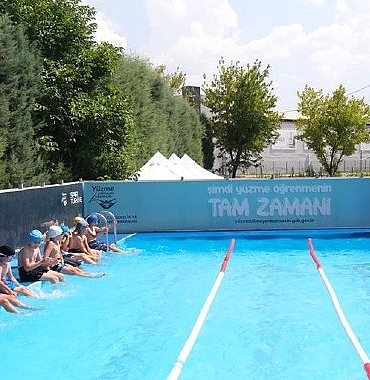 inegolde-yuzme-bilmeyen-kalmasin.jpg