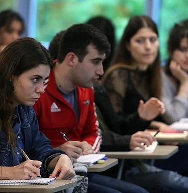 insan-ve-toplum-bilimleri-fakultesi-genis-kariyer-firsatlari-sunuyor.jpg
