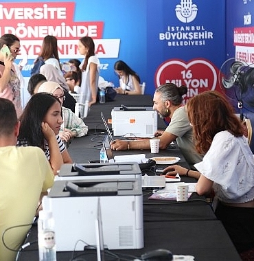 istanbul-buyuksehir-belediyesinin-tercih-danisma-ve-rehberlik-merkezleri-yksye-giren-genclere-bu-yil-da-ucretsiz-danismanlik-hizmeti-verecek.jpg