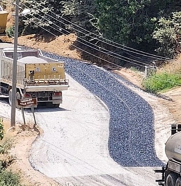 izmir-buyuksehir-3-ayda-40-kilometrelik-koy-yolunu-yeniledi.jpg