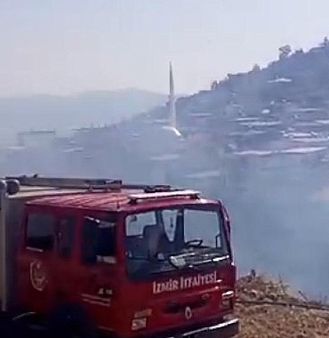 izmir-itfaiyesi-kentin-dort-bir-yaninda-yanginlarla-mucadele-ediyor.jpg