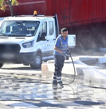 izmir-sokaklarinda-temizlik-seferberligi.jpg