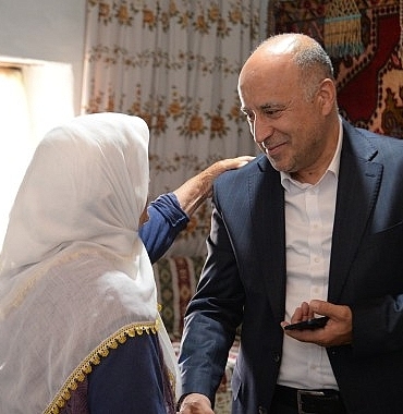 kahramankazan-belediye-baskan-yardimcisi-cemal-ozturk-icoren-mahallesinde-yasayan-ulu-cinarlari-ziyaret-etti.jpg