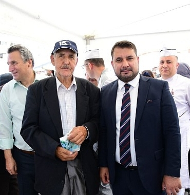kahramankazan-belediye-baskani-selim-cirpanoglu-paylasmanin-sembolu-olan-asure-gununde-vatandaslar-ile-bir-araya-geldi.jpg