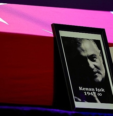 kenan-isik-son-yolculuguna-ugurlandi.jpg