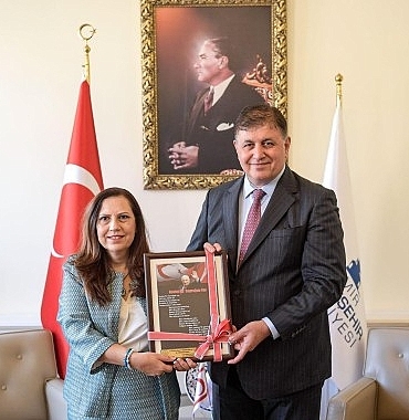 kktc-izmir-baskonsolosu-inaniroglundan-baskan-tugaya-ziyaret.jpg