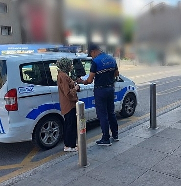 kocaeli-buyuksehir-belediyesi-zabitasi-kpssye-gec-kalan-ogrencileri-okullarina-yetistirdi.jpg