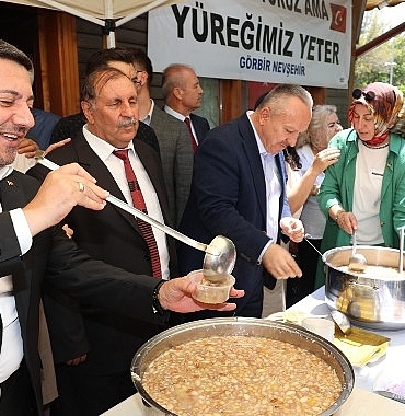 nevsehir-belediye-baskani-rasim-ari-gormeyenler-kultur-ve-birlesme-dernegi-gor-bir-tarafindan-duzenlenen-asure-dagitim-programina-katildi.jpg