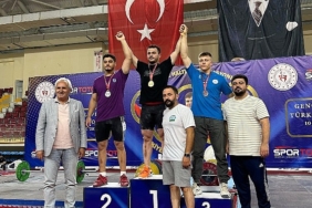 nevsehir-belediyesi-sporcusu-serdar-benli-gencler-kulupler-turkiye-halter-sampiyonasinda-toplamda-268-kg-kaldirarak-turkiye-ucuncusu-olmayi-basardi.jpg