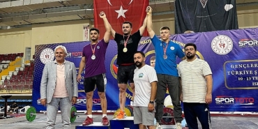 nevsehir-belediyesi-sporcusu-serdar-benli-gencler-kulupler-turkiye-halter-sampiyonasinda-toplamda-268-kg-kaldirarak-turkiye-ucuncusu-olmayi-basardi.jpg