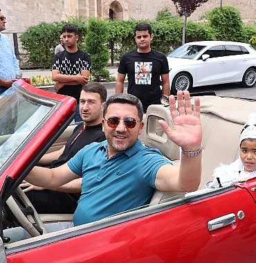 nevsehir-belediyesi-tarafindan-duzenlenen-sunnet-soleni-cercevesinde-gerceklestirilen-konvoy-renkli-goruntulere-sahne-oldu.jpg
