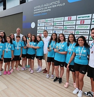 nevsehir-belediyesi-u13-sutopu-takimi-katildigi-turkiye-sampiyonasinda-ucuncu-olmayi-basarirken-sporcularimiz-en-cok-gol-atan-oyuncu-ve-en-iyi-kaleci-odullerinin-de-sahibi-oldu.jpg