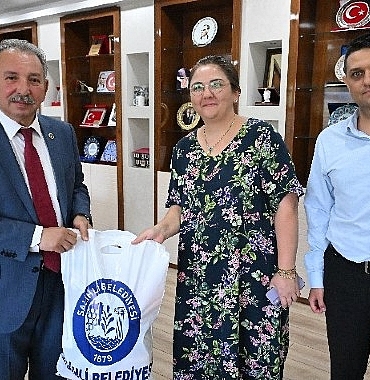 salihli-belediyesi-ve-colyak-dernegi-ortakligiyla-colyak-hastalarina-destek-ozel-gida-dagitimi-gerceklestirildi.jpg