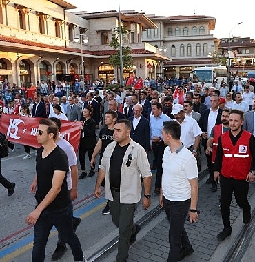 selcuklu-belediye-baskani-ahmet-pekyatirmaci-mevlana-meydaninda-duzenlenen-15-temmuz-demokrasi-ve-milli-birlik-gunu-etkinliklerindeki-coskuya-ortak-oldu.jpg