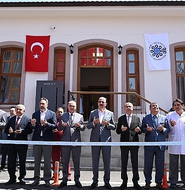 selcuklu-belediyesinden-tarihe-bir-vefa-ornegi-daha-tarihi-hemsirelik-binasi-ayakta-fizik-tedavi-ve-geleneksel-tamamlayici-tip-merkezi-olarak-hizmete-acildi.jpg