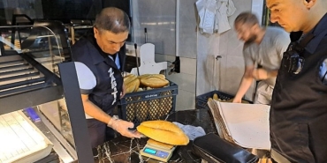 sivas-belediyesi-bunyesindeki-zabita-mudurlugu-ekipleri-sehir-genelinde-faaliyet-gosteren-ekmek-firinlarinda-denetim-yapti.jpg