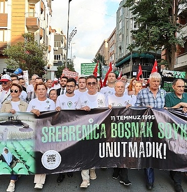 srebrenitsa-soykiriminin-kurbanlari-bayrampasada-anildi.jpg