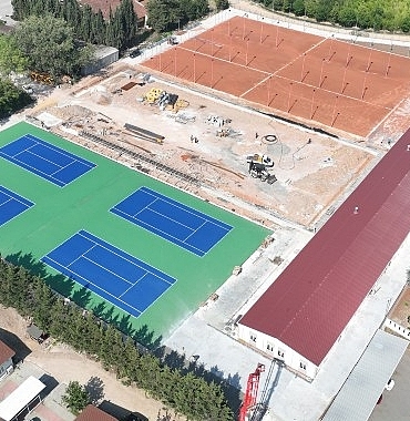 tenis-merkezinde-balon-kortlar-boyandi.jpg
