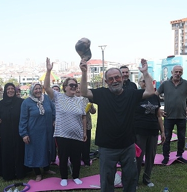 yaslilar-kahkaha-seansinda-doyasiya-eglendi.jpg